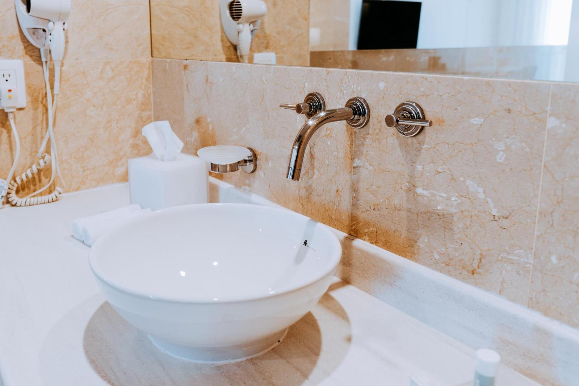 The Mill Resort And Suites Palm Beach Buitenkant foto